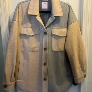 SO Women's Colorblock Utility Jacket/Shacket- Cream and Gray